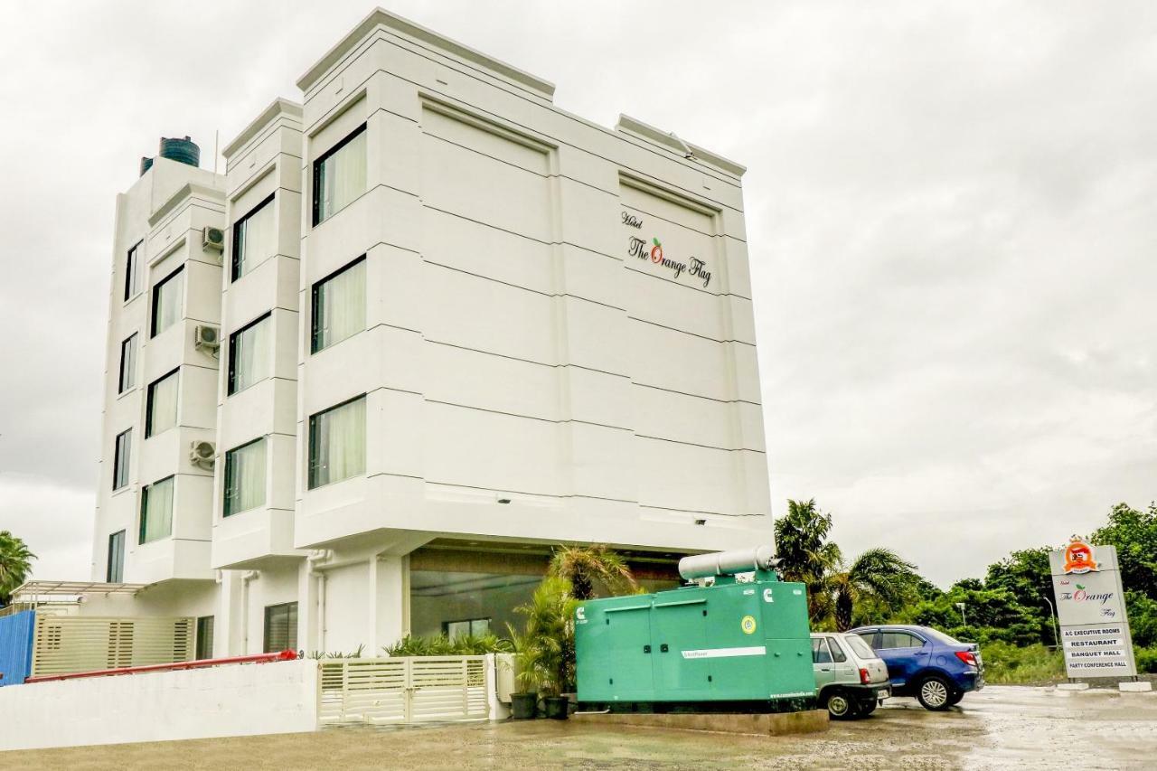 Hotel The Orange Flag Аурангабад Екстериор снимка